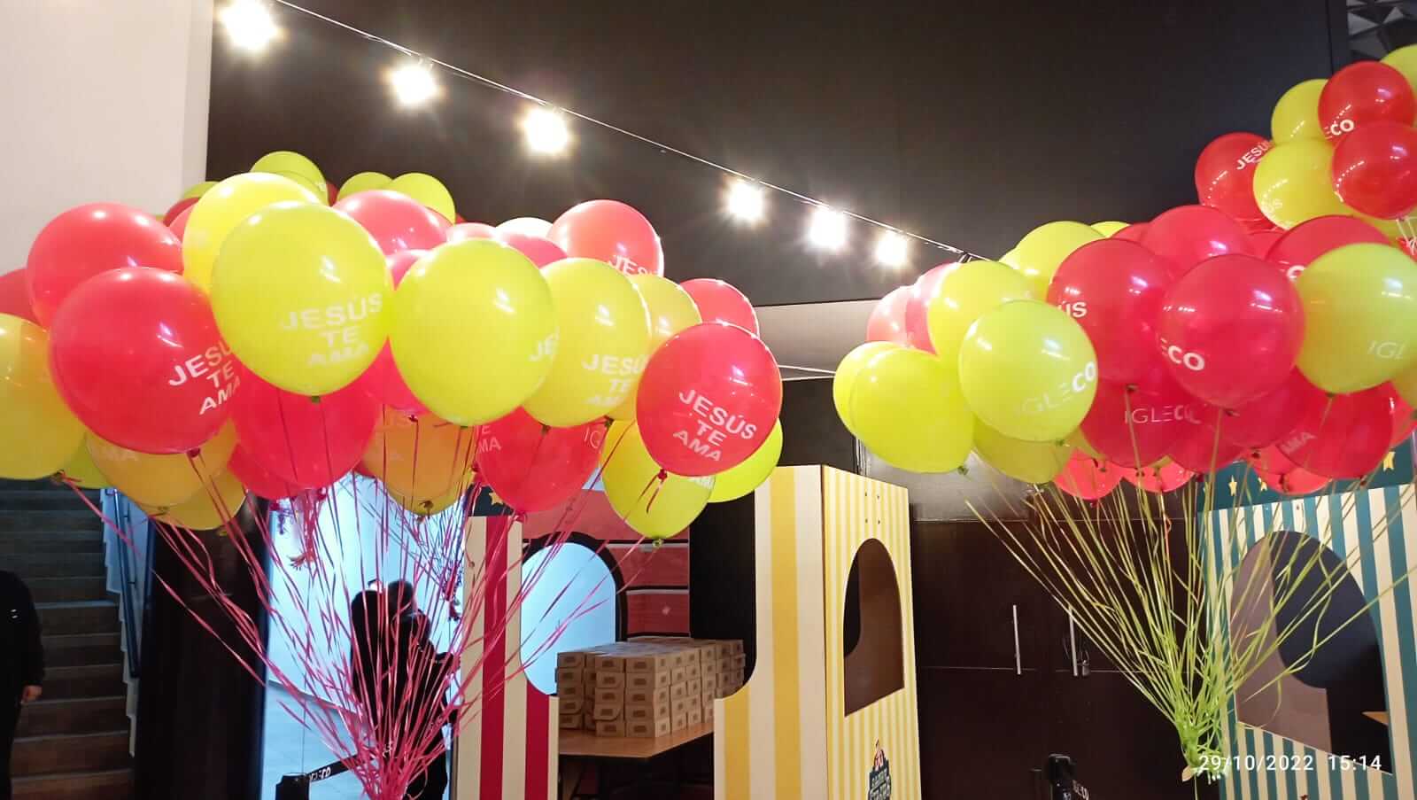 Arco de globos orgánico para boda en Alicante