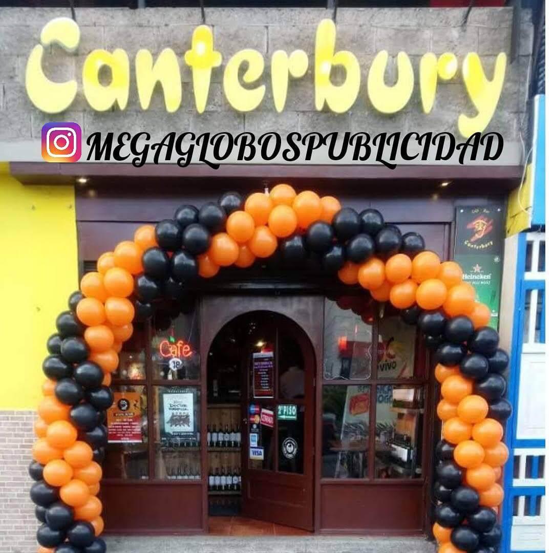 Arco orgánico para evento premium en Costa Blanca